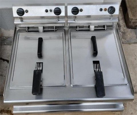Φριτέζα Διπλή Ηλεκτρική Επιτραπέζια 15+15Lt VISVARDIS Μεταχειρισμένη